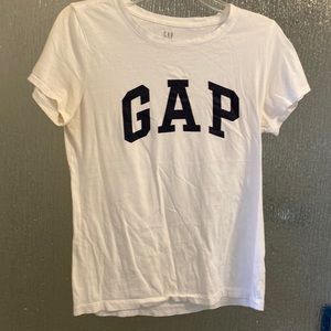 White gap t shirt